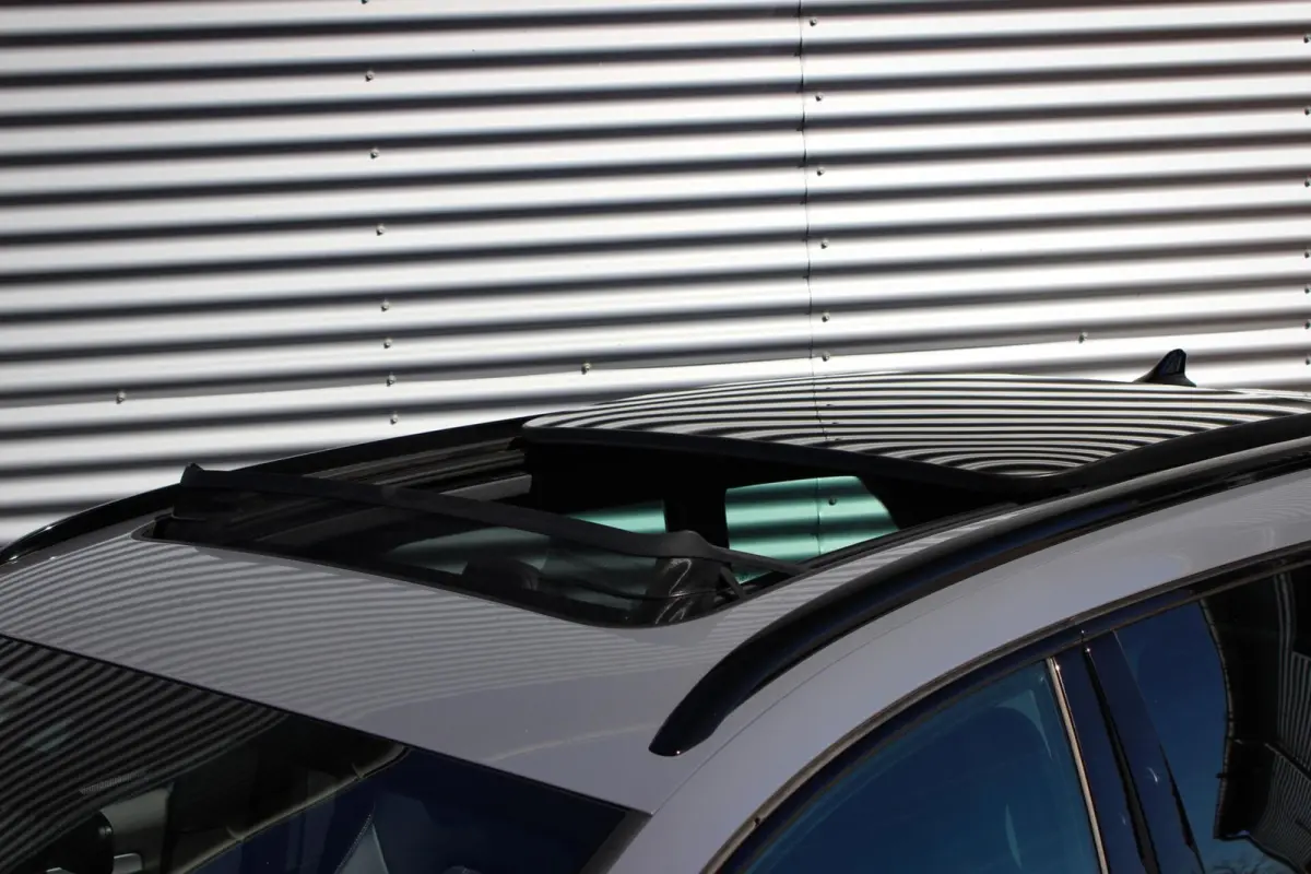 1.4 e-Hybrid VZ Performance // 245PK | Panoramadak | DCC | Camera | CarPlay & Android Auto | Sfeerverlichting