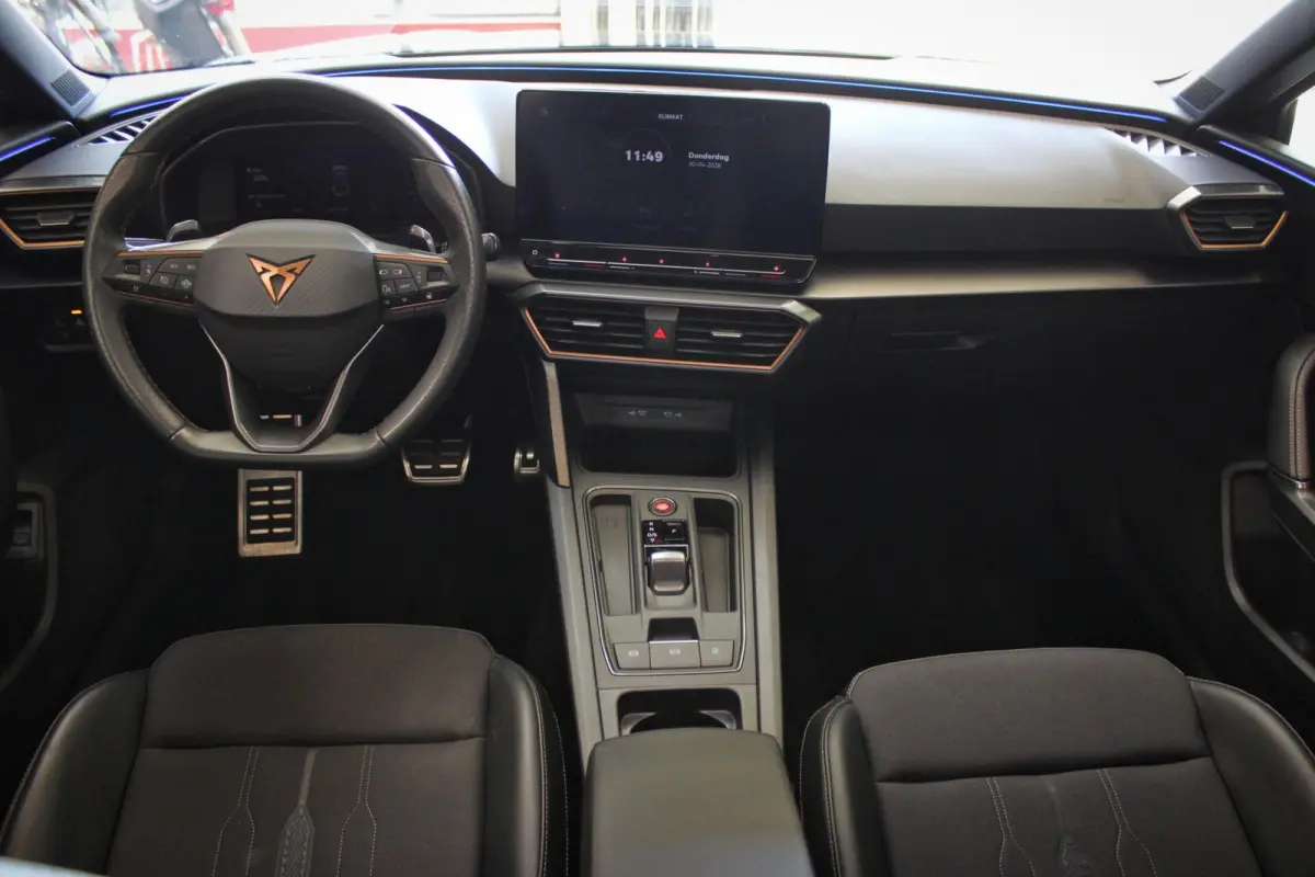 1.4 e-Hybrid VZ Performance // 245PK | Panoramadak | DCC | Camera | CarPlay & Android Auto | Sfeerverlichting