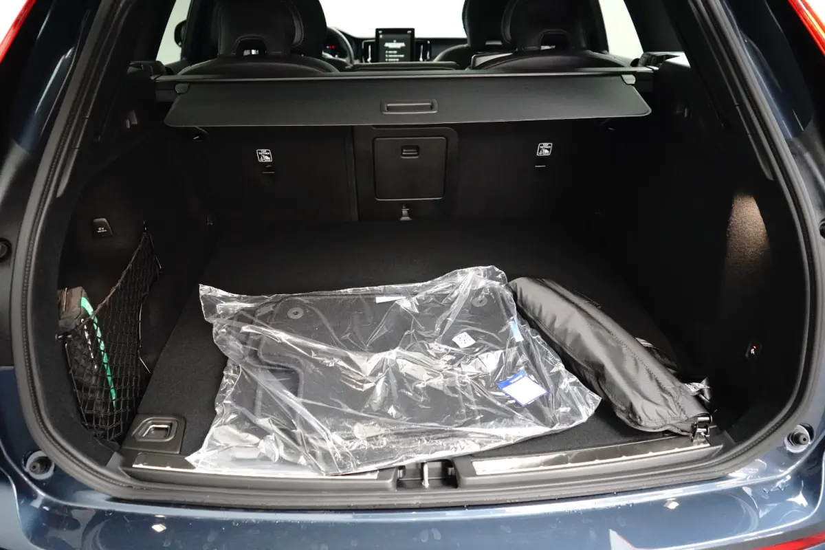 T6 Plug-in Hybrid AWD Plus Black Edition | Head-Up | Stoelventilatie | 360° Camera | Harman/Kardon | Panoramadak | Trekhaak