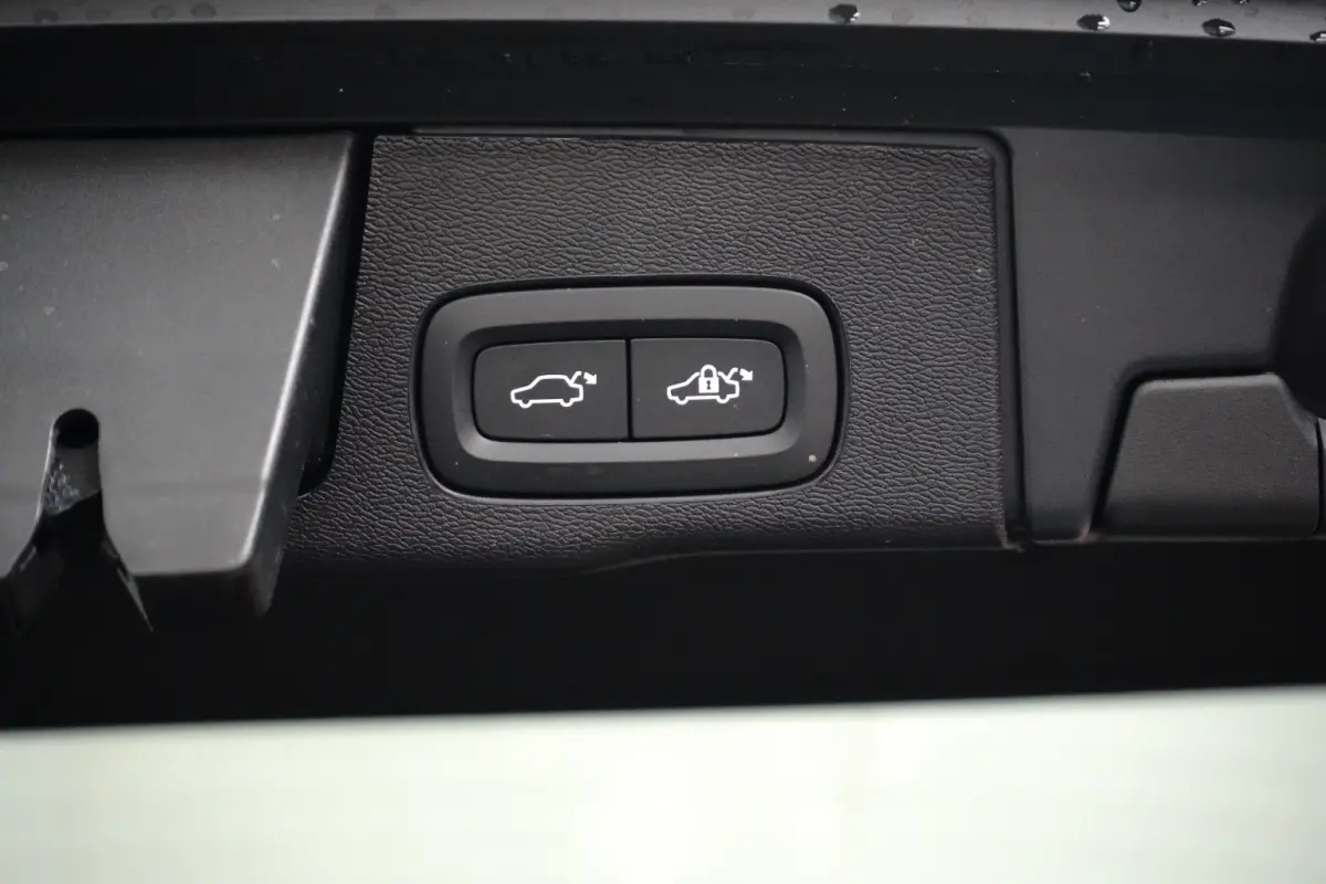 T6 Plug-in Hybrid AWD Plus Black Edition | Head-Up | Stoelventilatie | 360° Camera | Harman/Kardon | Panoramadak | Trekhaak