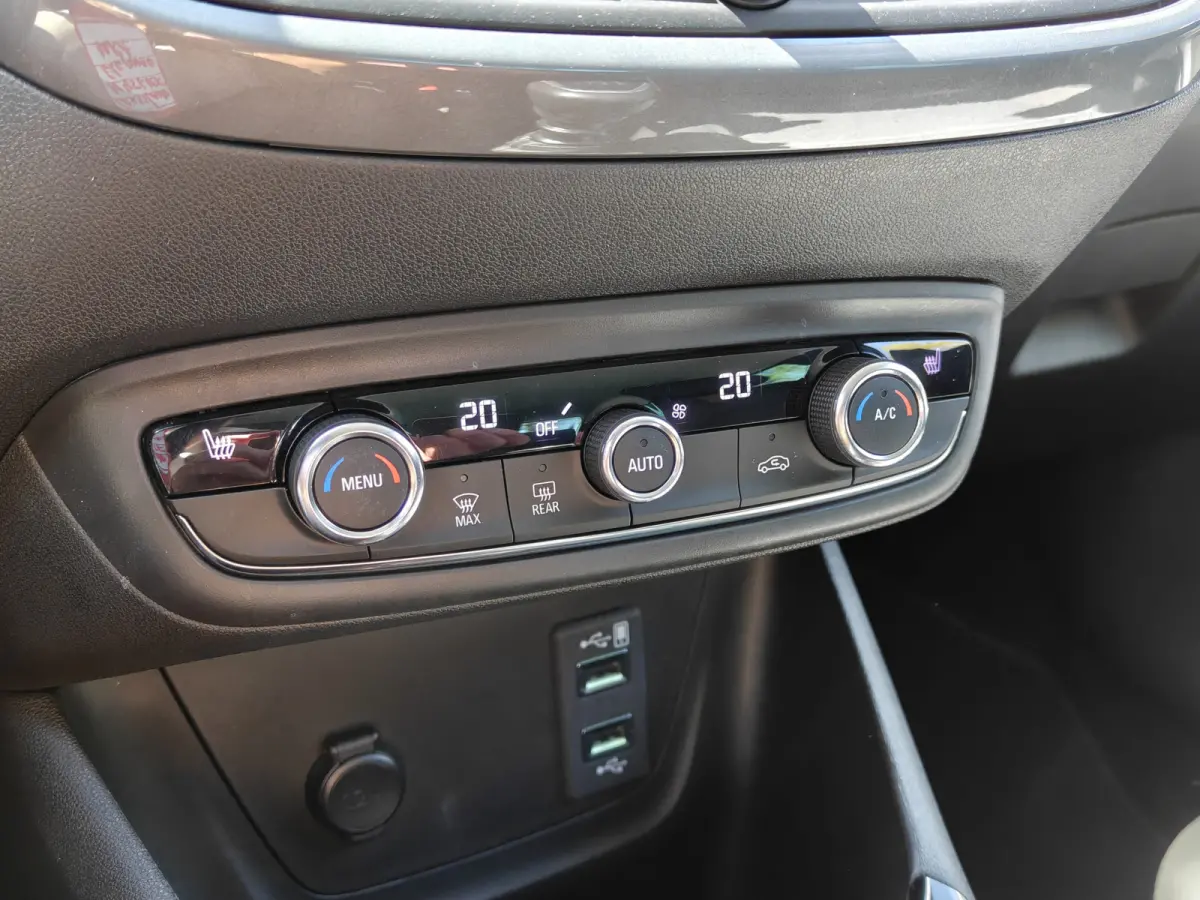 1.2 Turbo Elegance / Carplay / Stoelverwarming / Cruise / Airco /