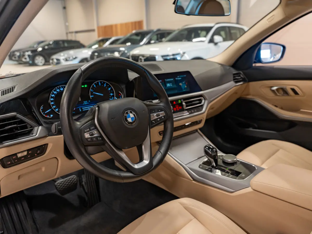 320i Executive, Facelift, Apple Carplay, Navi, Led, Camera, Multistuur, Leder, Cruise, Clima, Volledig Onderhoud.