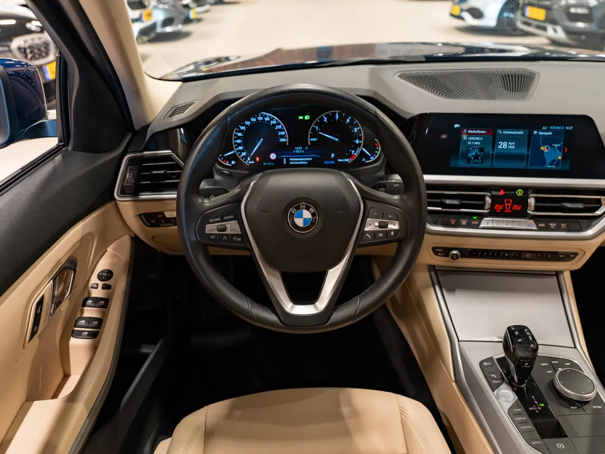 320i Executive, Facelift, Apple Carplay, Navi, Led, Camera, Multistuur, Leder, Cruise, Clima, Volledig Onderhoud.