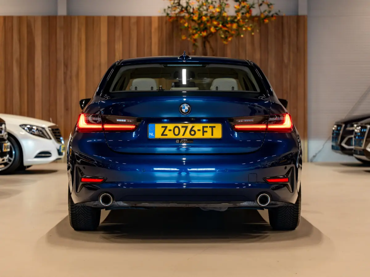 320i Executive, Facelift, Apple Carplay, Navi, Led, Camera, Multistuur, Leder, Cruise, Clima, Volledig Onderhoud.
