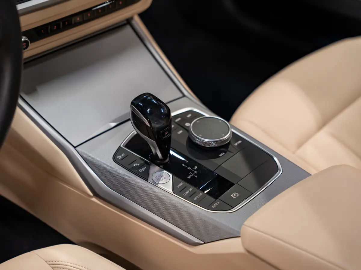 320i Executive, Facelift, Apple Carplay, Navi, Led, Camera, Multistuur, Leder, Cruise, Clima, Volledig Onderhoud.