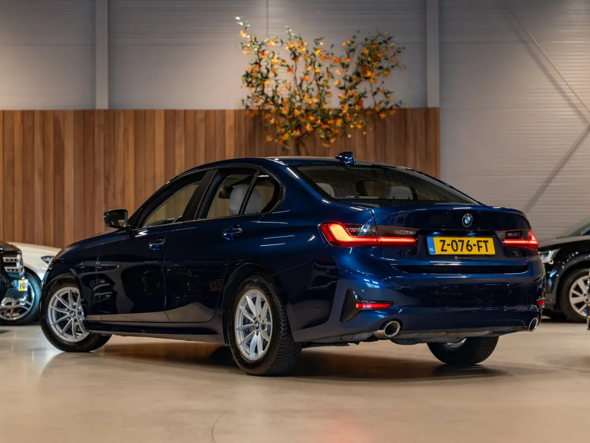 320i Executive, Facelift, Apple Carplay, Navi, Led, Camera, Multistuur, Leder, Cruise, Clima, Volledig Onderhoud.