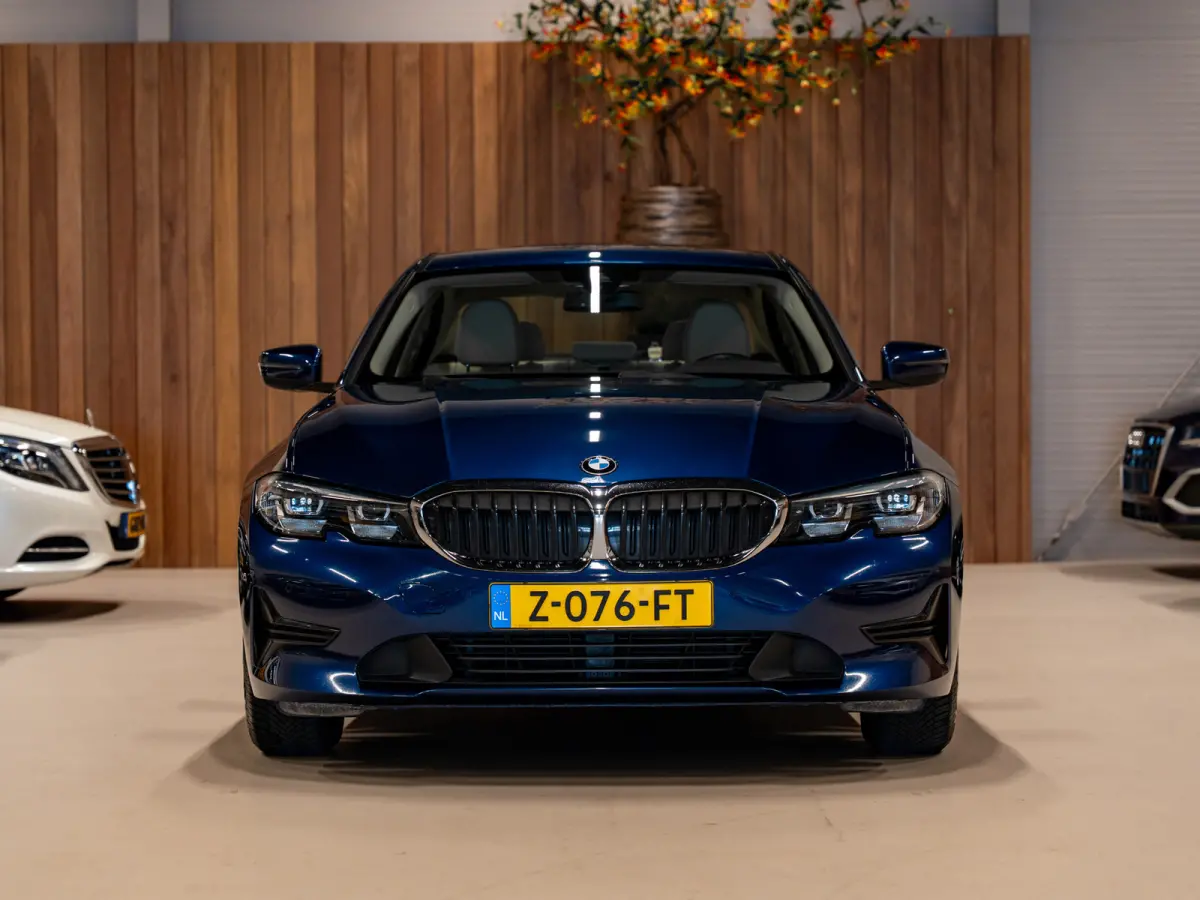 320i Executive, Facelift, Apple Carplay, Navi, Led, Camera, Multistuur, Leder, Cruise, Clima, Volledig Onderhoud.