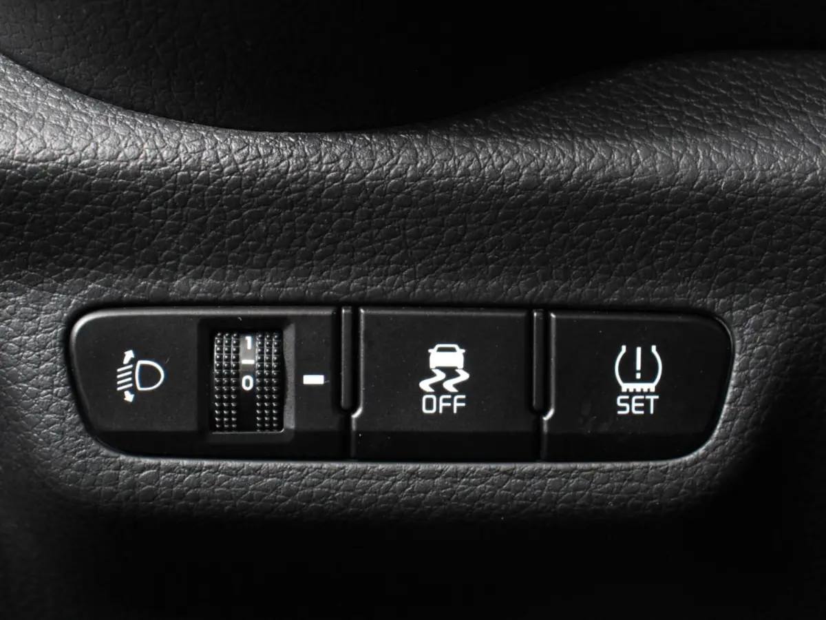 1.0 DPi Automaat DynamicLine Navigatie Apple Carplay Android Auto Camera Airco DAB Lichtmetalen velgen Bluetooth
