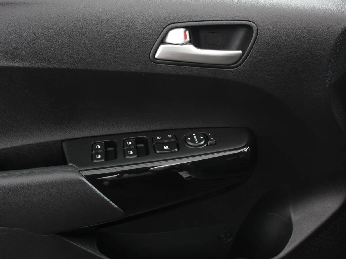 1.0 DPi Automaat DynamicLine Navigatie Apple Carplay Android Auto Camera Airco DAB Lichtmetalen velgen Bluetooth