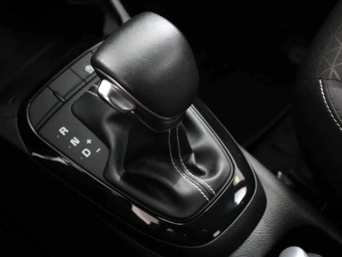 1.0 DPi Automaat DynamicLine Navigatie Apple Carplay Android Auto Camera Airco DAB Lichtmetalen velgen Bluetooth