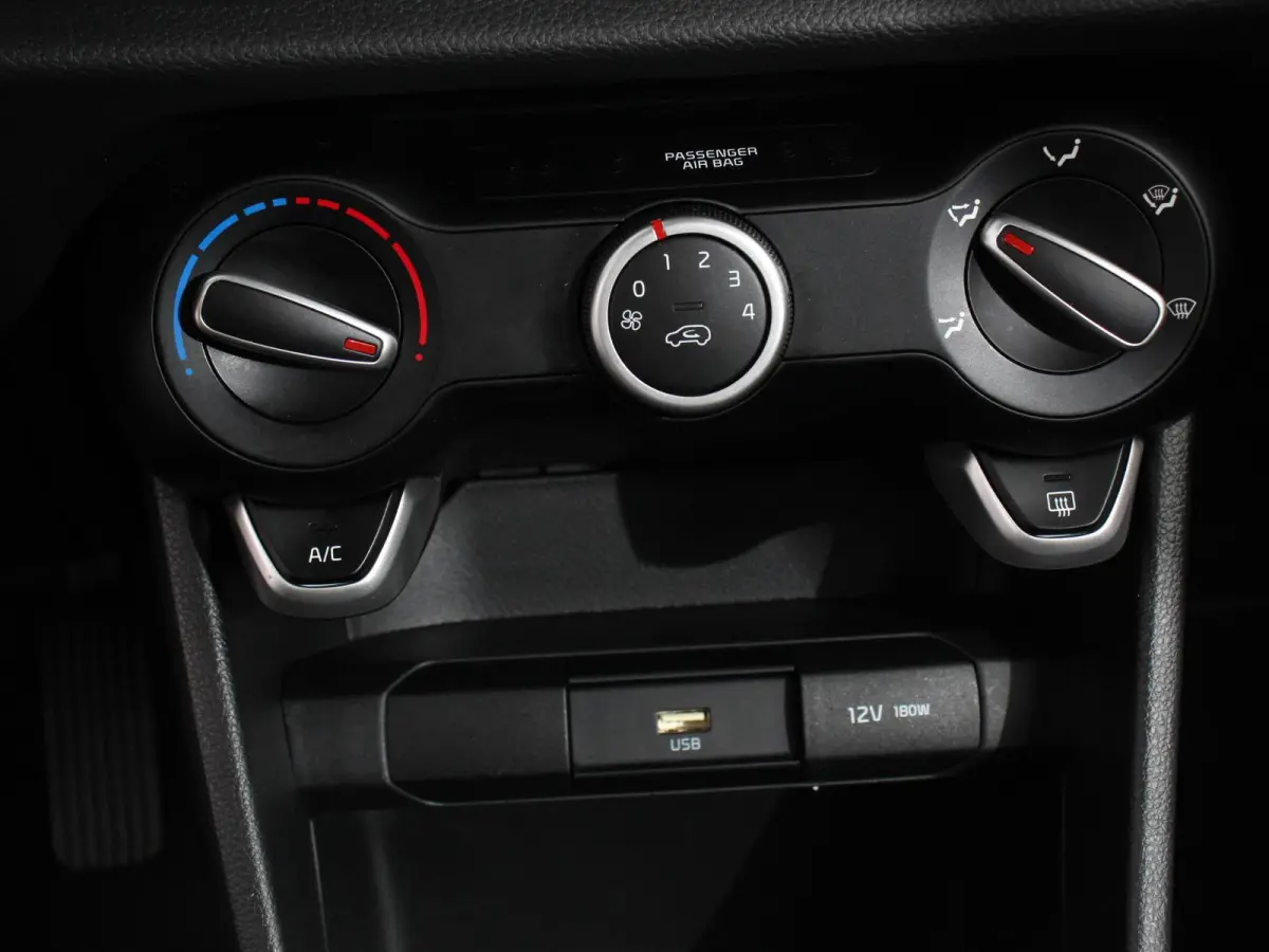 1.0 DPi Automaat DynamicLine Navigatie Apple Carplay Android Auto Camera Airco DAB Lichtmetalen velgen Bluetooth