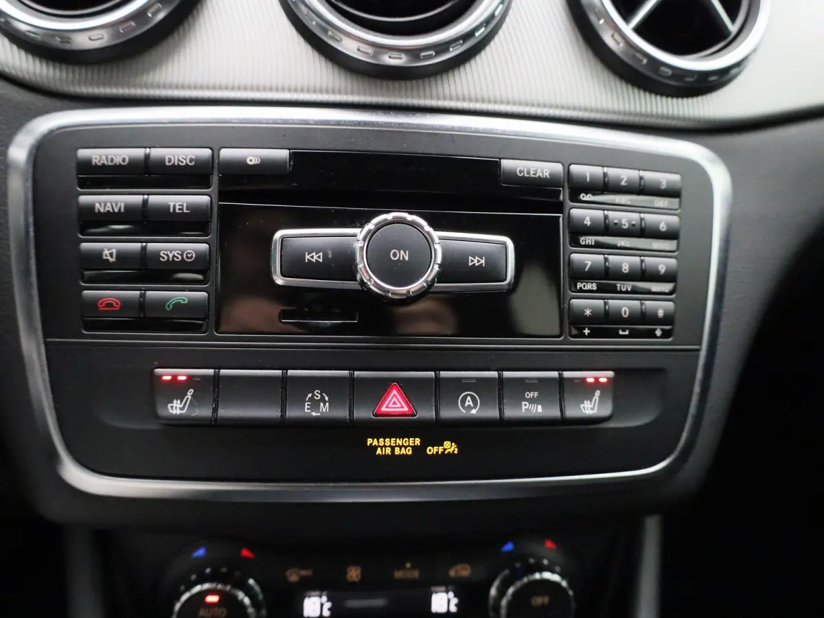 200 Prestige | Automaat | Stoelverwarming | Memory | Trekhaak | Navigatie |