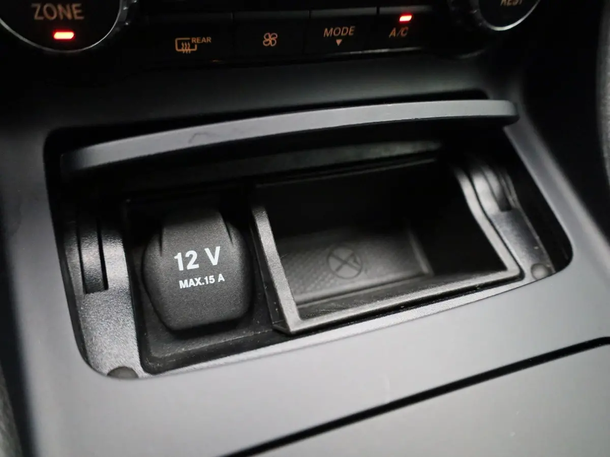 200 Prestige | Automaat | Stoelverwarming | Memory | Trekhaak | Navigatie |