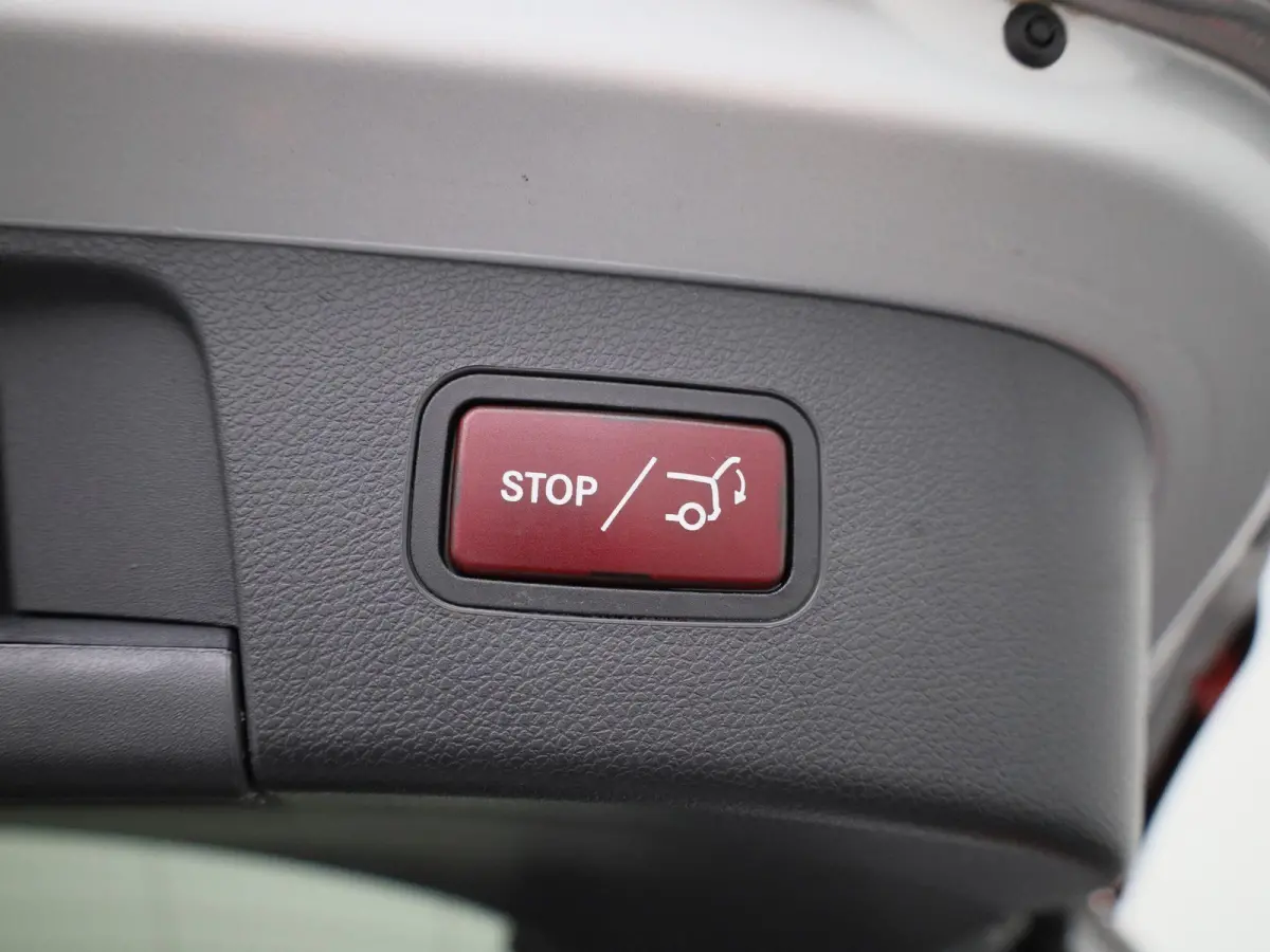 200 Prestige | Automaat | Stoelverwarming | Memory | Trekhaak | Navigatie |