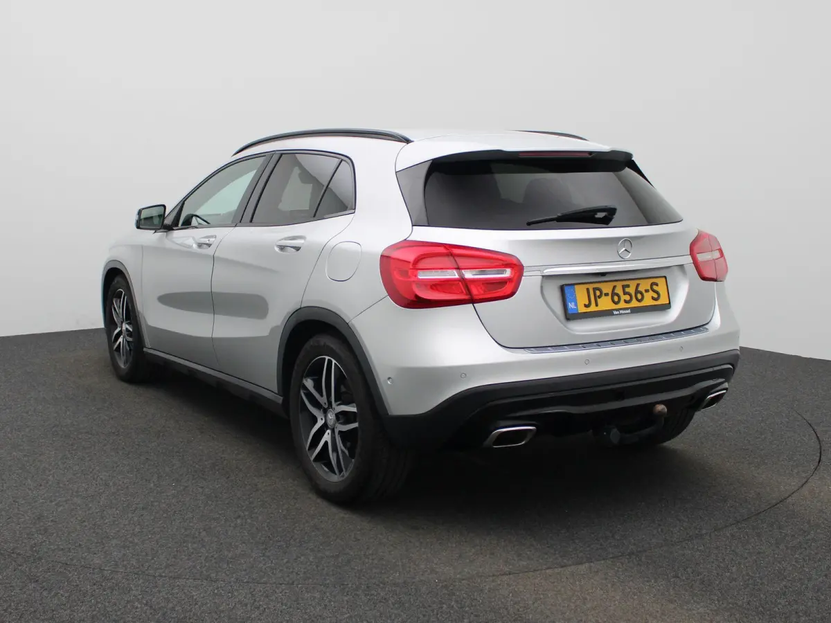 200 Prestige | Automaat | Stoelverwarming | Memory | Trekhaak | Navigatie |