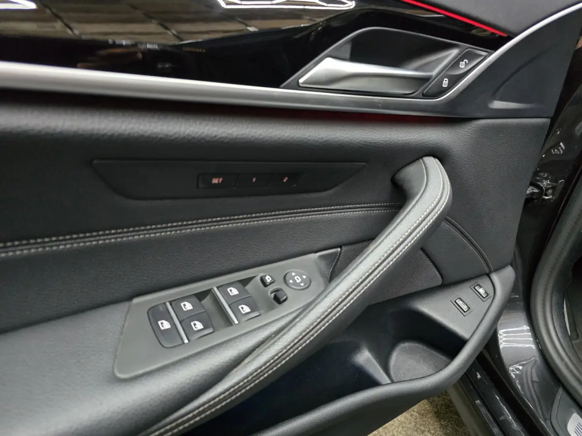 530e Business Edition M-Sport Plus HUD Navi LED Memory stoelv en koeling LM