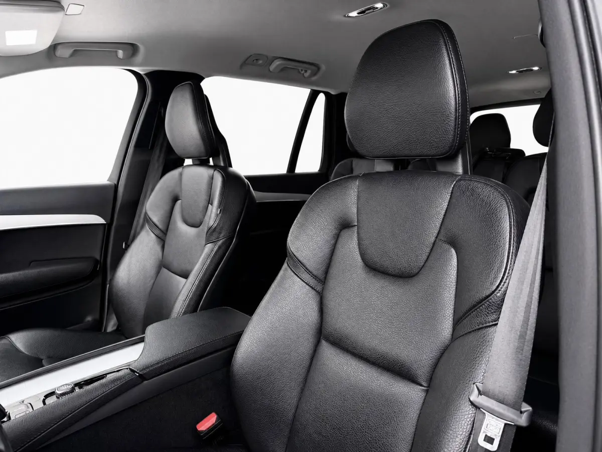 2.0 T8 Recharge AWD R-Design | Pilot Assist | Stoelverwarming | Carplay | Black on black