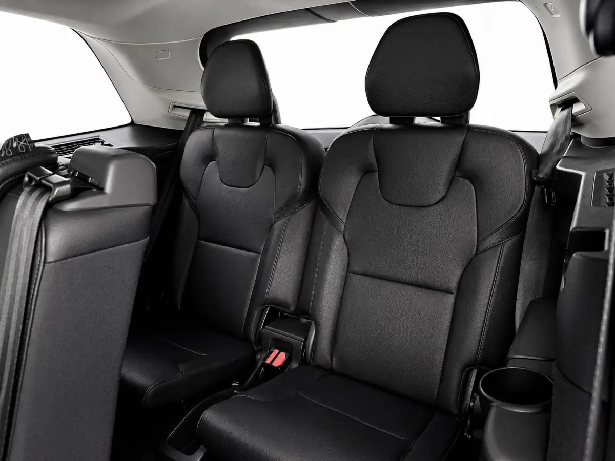 2.0 T8 Recharge AWD R-Design | Pilot Assist | Stoelverwarming | Carplay | Black on black