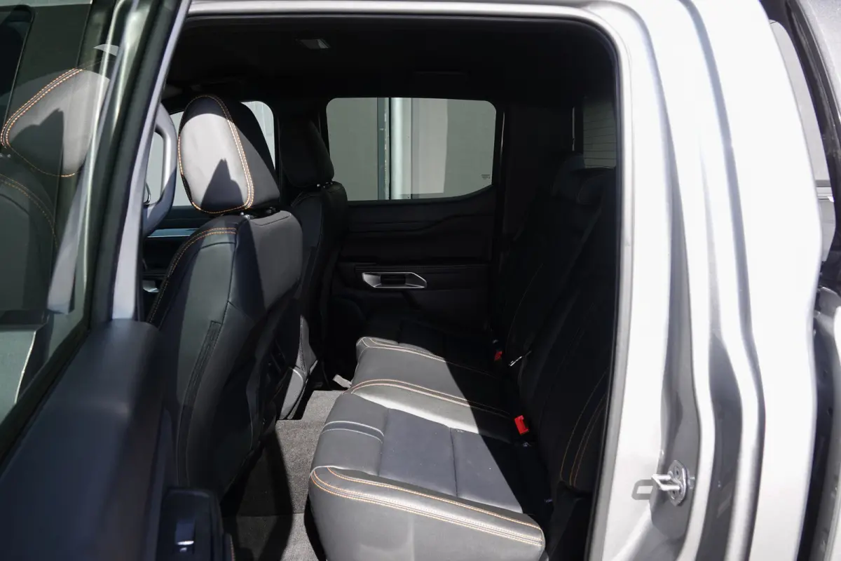 Wildtrak 2.3PHEV 280Pk Aut. | Plug In Hybride | Double Cab | 5-Persoons | Bullbar | Wielkastverbreders | Trekhaak | Rollertop | 22''