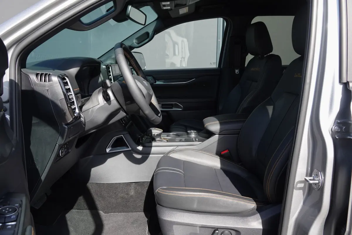 Wildtrak 2.3PHEV 280Pk Aut. | Plug In Hybride | Double Cab | 5-Persoons | Bullbar | Wielkastverbreders | Trekhaak | Rollertop | 22''