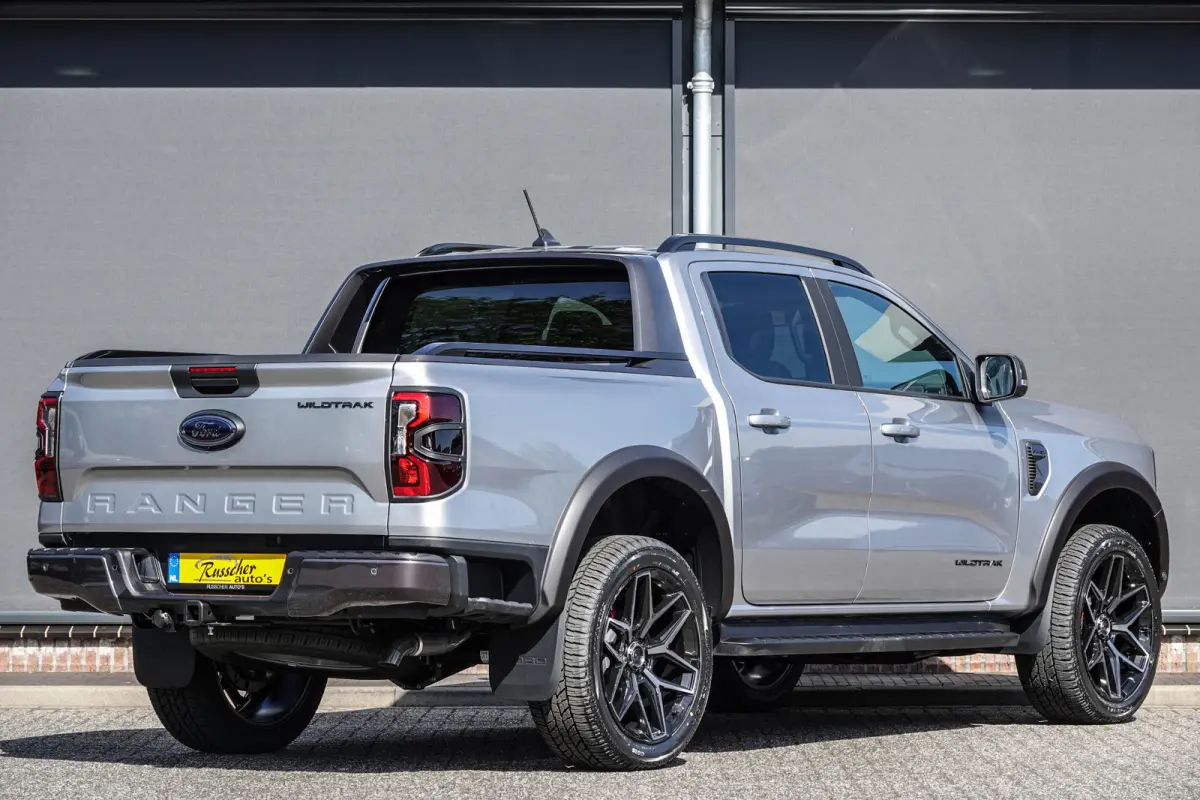 Wildtrak 2.3PHEV 280Pk Aut. | Plug In Hybride | Double Cab | 5-Persoons | Bullbar | Wielkastverbreders | Trekhaak | Rollertop | 22''