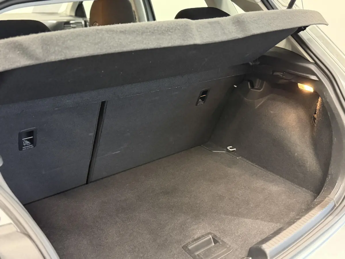 1.0 TSI Life Navigatie Apple Carplay / Android Auto Adaptive Cruise Control Lichtmetalen velgen Led Virtual Cockpit Airco