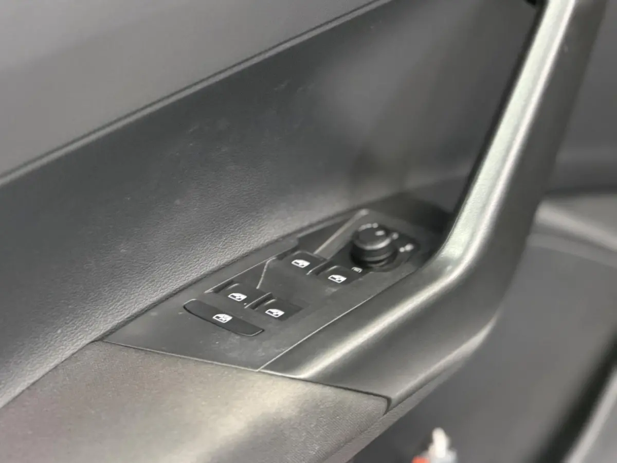1.0 TSI Life Navigatie Apple Carplay / Android Auto Adaptive Cruise Control Lichtmetalen velgen Led Virtual Cockpit Airco