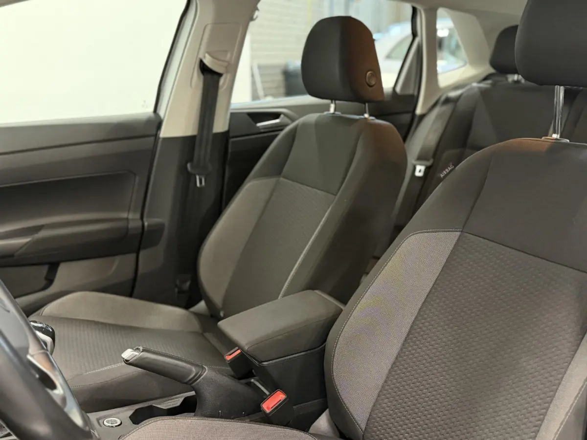 1.0 TSI Life Navigatie Apple Carplay / Android Auto Adaptive Cruise Control Lichtmetalen velgen Led Virtual Cockpit Airco