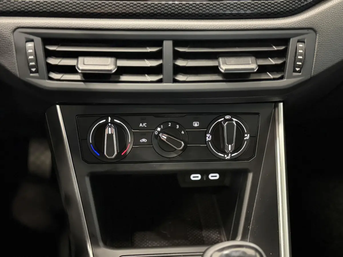1.0 TSI Life Navigatie Apple Carplay / Android Auto Adaptive Cruise Control Lichtmetalen velgen Led Virtual Cockpit Airco
