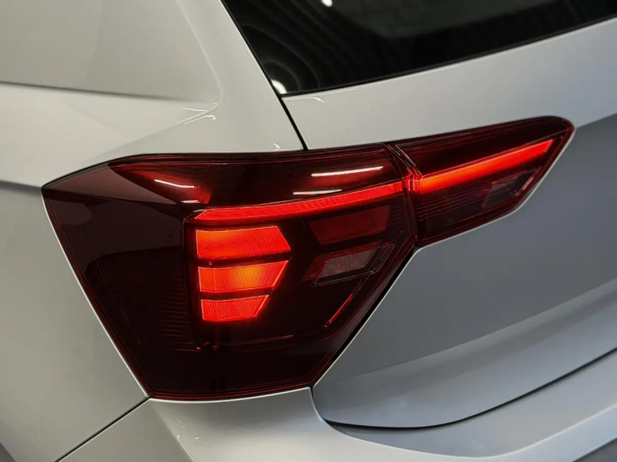 1.0 TSI Life Navigatie Apple Carplay / Android Auto Adaptive Cruise Control Lichtmetalen velgen Led Virtual Cockpit Airco
