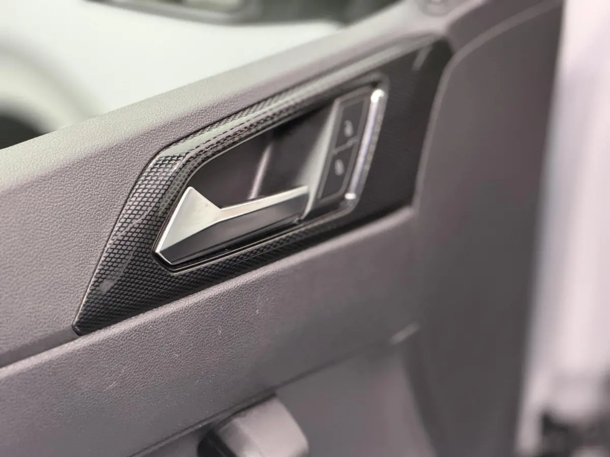 1.0 TSI Life Navigatie Apple Carplay / Android Auto Adaptive Cruise Control Lichtmetalen velgen Led Virtual Cockpit Airco