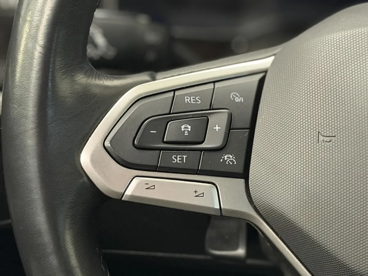 1.0 TSI Life Navigatie Apple Carplay / Android Auto Adaptive Cruise Control Lichtmetalen velgen Led Virtual Cockpit Airco
