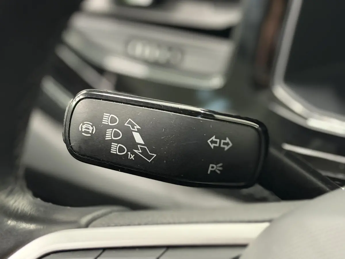 1.0 TSI Life Navigatie Apple Carplay / Android Auto Adaptive Cruise Control Lichtmetalen velgen Led Virtual Cockpit Airco