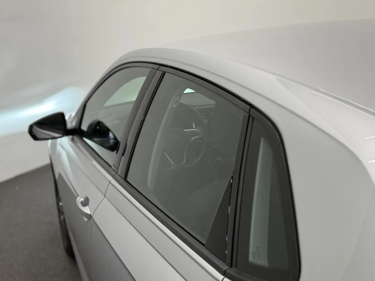 1.0 TSI Life Navigatie Apple Carplay / Android Auto Adaptive Cruise Control Lichtmetalen velgen Led Virtual Cockpit Airco