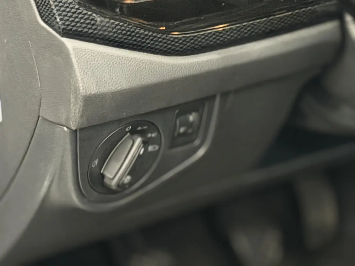 1.0 TSI Life Navigatie Apple Carplay / Android Auto Adaptive Cruise Control Lichtmetalen velgen Led Virtual Cockpit Airco