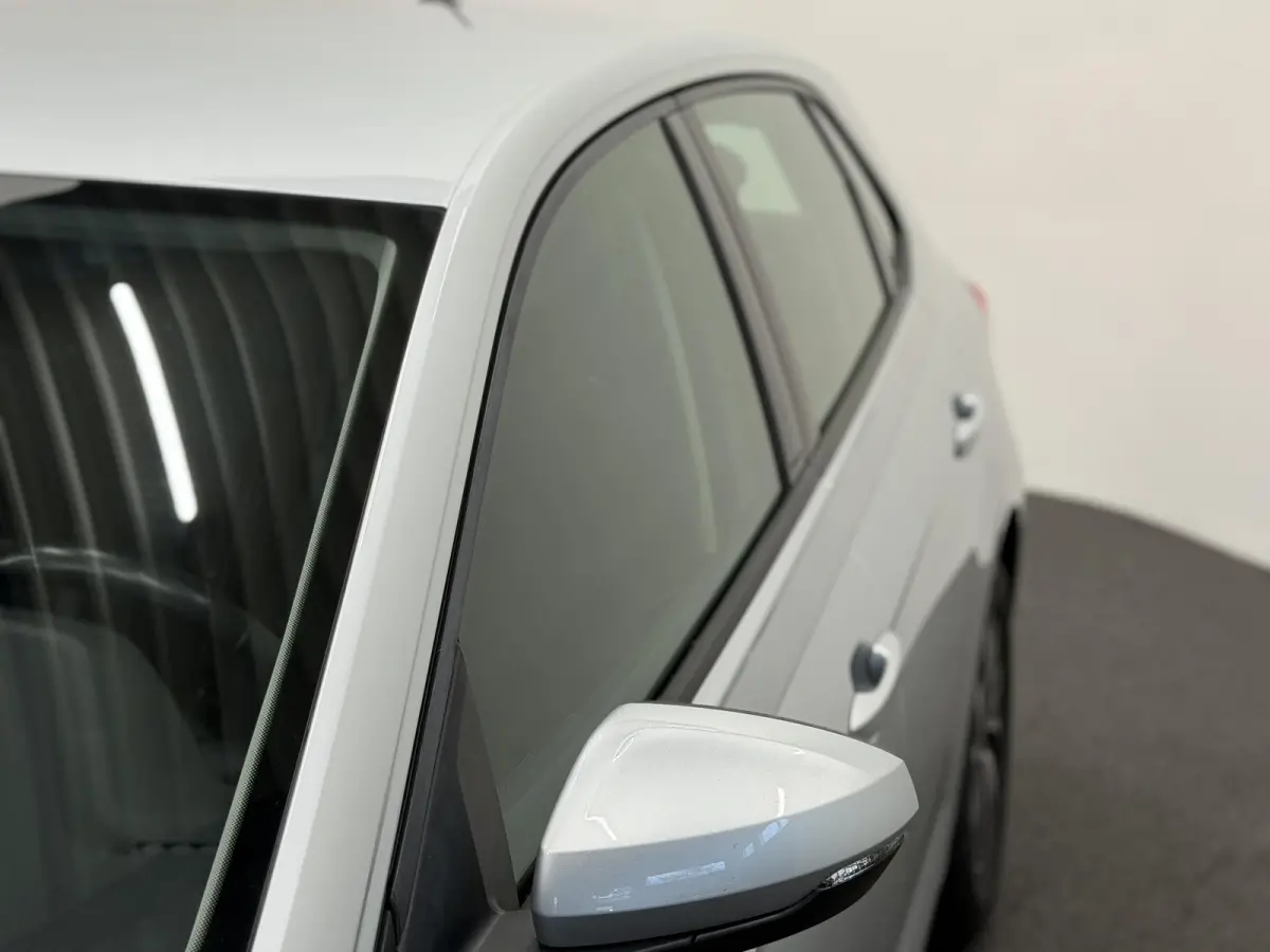 1.0 TSI Life Navigatie Apple Carplay / Android Auto Adaptive Cruise Control Lichtmetalen velgen Led Virtual Cockpit Airco