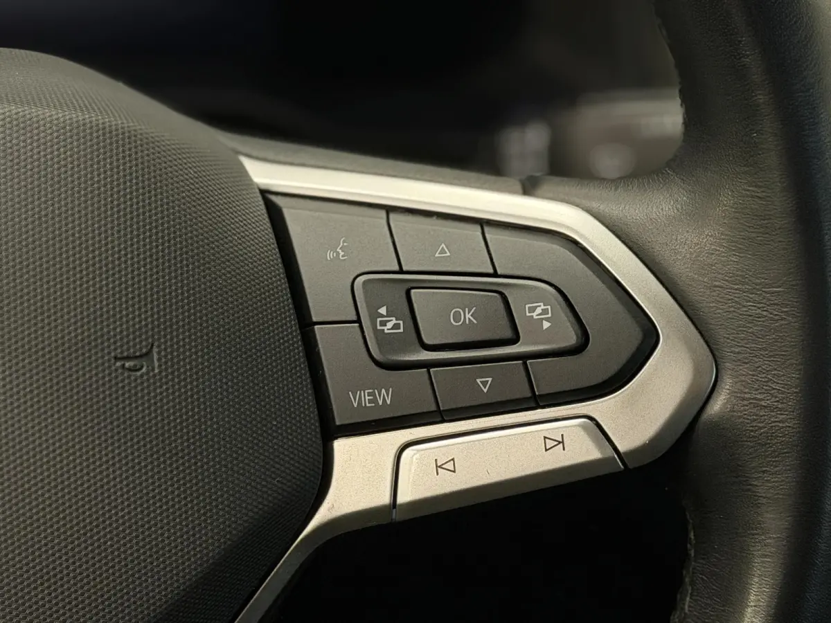 1.0 TSI Life Navigatie Apple Carplay / Android Auto Adaptive Cruise Control Lichtmetalen velgen Led Virtual Cockpit Airco