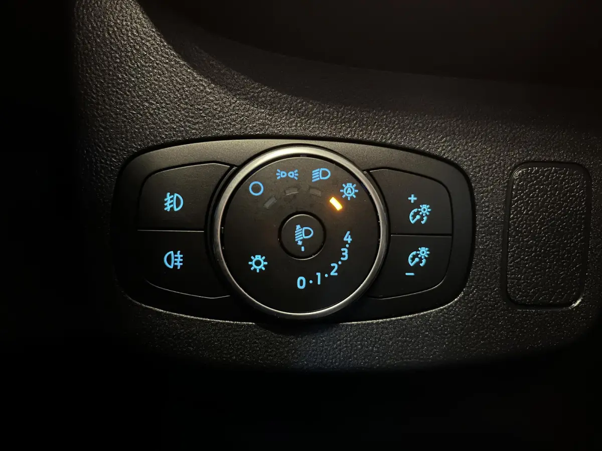 1.0 EcoBoost Titanium Climate control Cruise control LED Parkeersensor achter Stoel + Stuur verwarming Navigatie Apple Carplay/ Android Auto