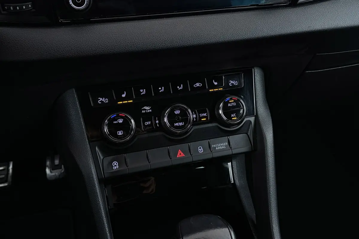 1.5 TSI ACT Sportline Business | Trekhaak | Digital Cockpit | Stoelverwarming | Adap. Cruise | 3-Zone Clima |