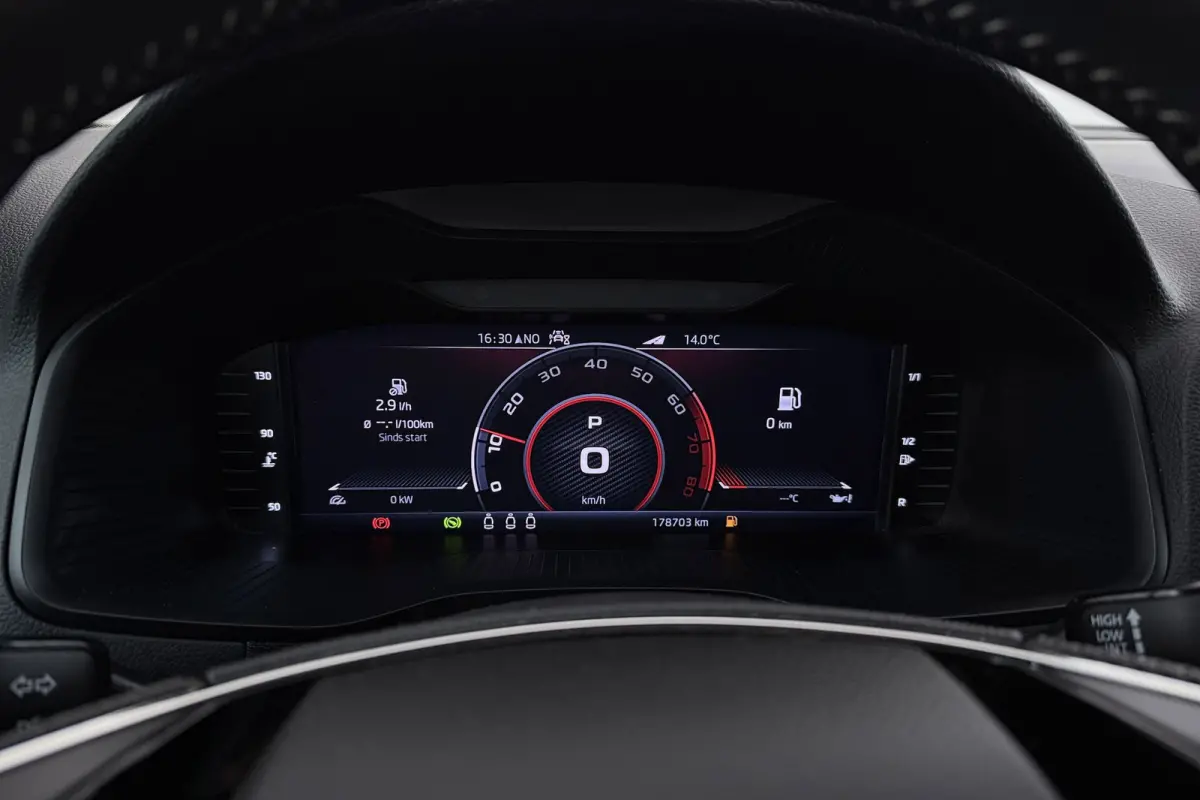 1.5 TSI ACT Sportline Business | Trekhaak | Digital Cockpit | Stoelverwarming | Adap. Cruise | 3-Zone Clima |