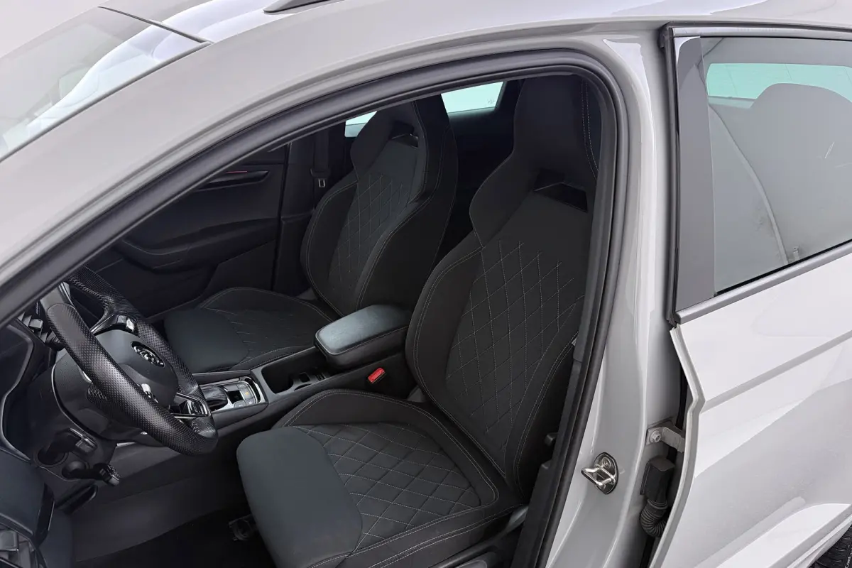 1.5 TSI ACT Sportline Business | Trekhaak | Digital Cockpit | Stoelverwarming | Adap. Cruise | 3-Zone Clima |