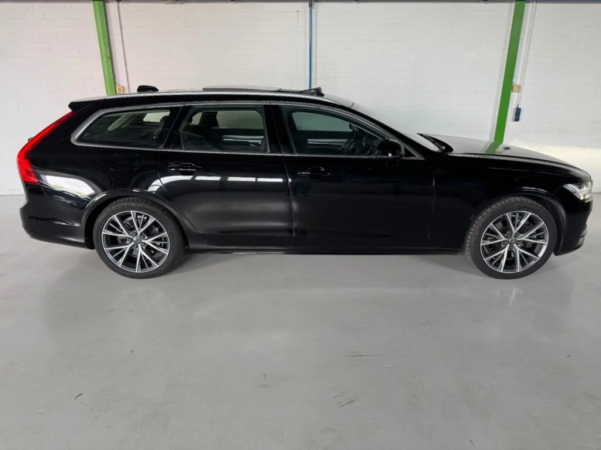 2.0 T8 AWD PLUG-IN HYBRIDE / MOMENTUM / Panoramadak / Lederen bekleding / AppleCarplay / Boekjes aanwezig.