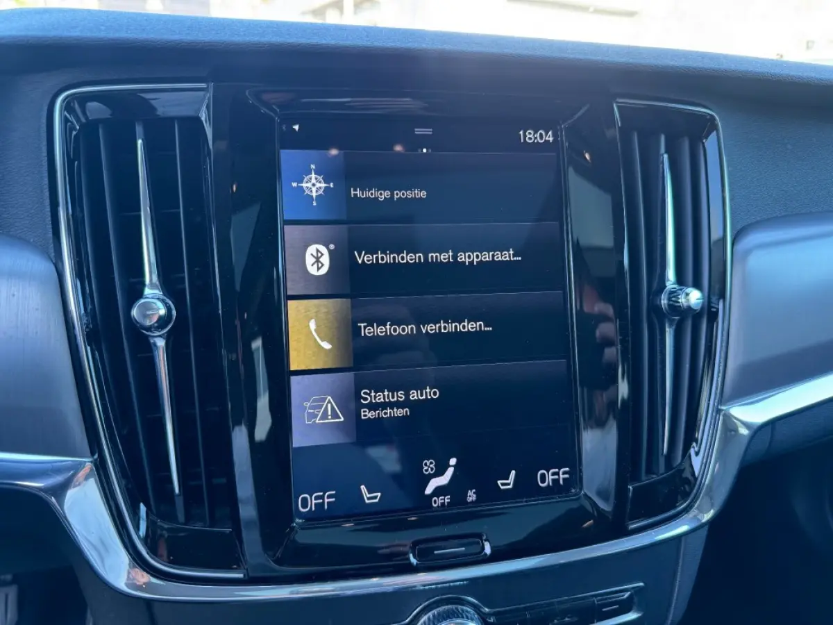 2.0 T8 AWD PLUG-IN HYBRIDE / MOMENTUM / Panoramadak / Lederen bekleding / AppleCarplay / Boekjes aanwezig.