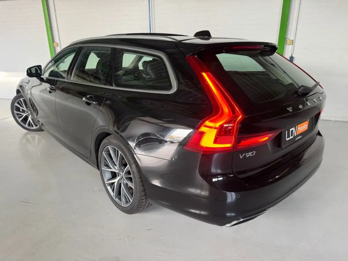 2.0 T8 AWD PLUG-IN HYBRIDE / MOMENTUM / Panoramadak / Lederen bekleding / AppleCarplay / Boekjes aanwezig.