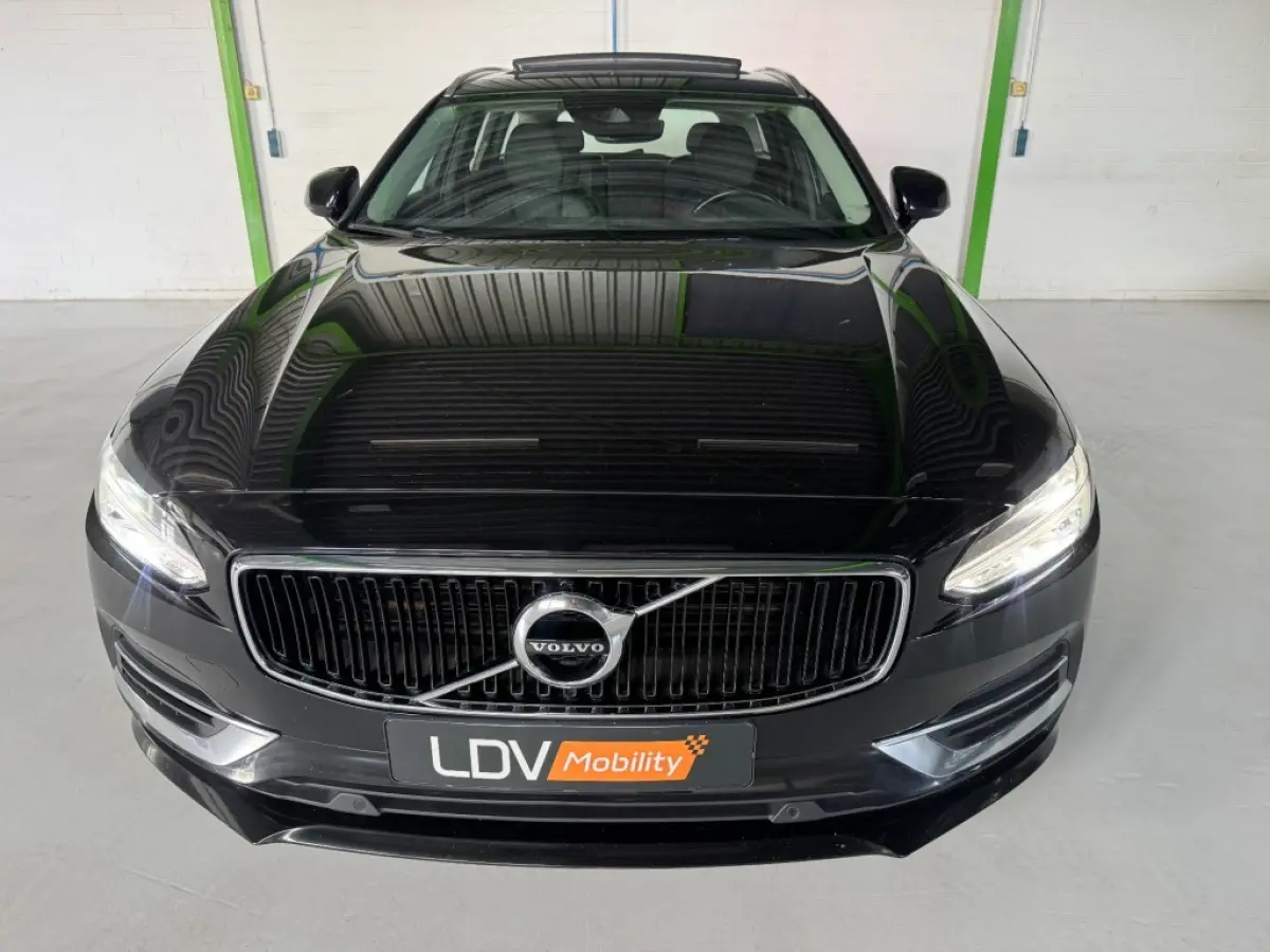2.0 T8 AWD PLUG-IN HYBRIDE / MOMENTUM / Panoramadak / Lederen bekleding / AppleCarplay / Boekjes aanwezig.