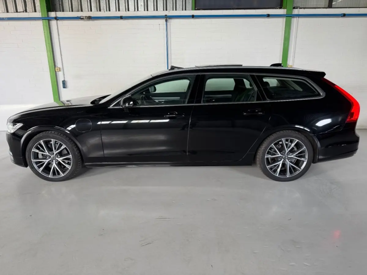 2.0 T8 AWD PLUG-IN HYBRIDE / MOMENTUM / Panoramadak / Lederen bekleding / AppleCarplay / Boekjes aanwezig.
