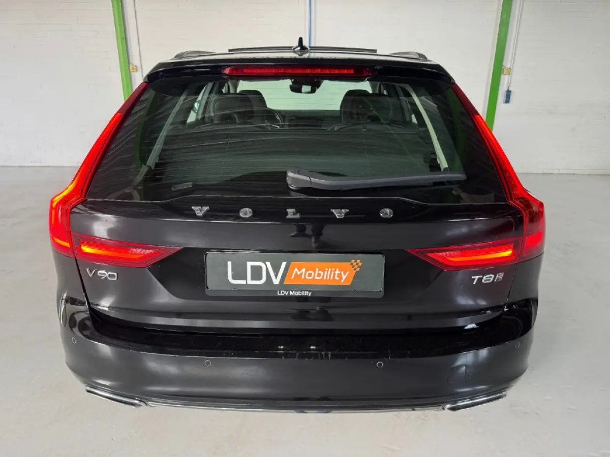 2.0 T8 AWD PLUG-IN HYBRIDE / MOMENTUM / Panoramadak / Lederen bekleding / AppleCarplay / Boekjes aanwezig.