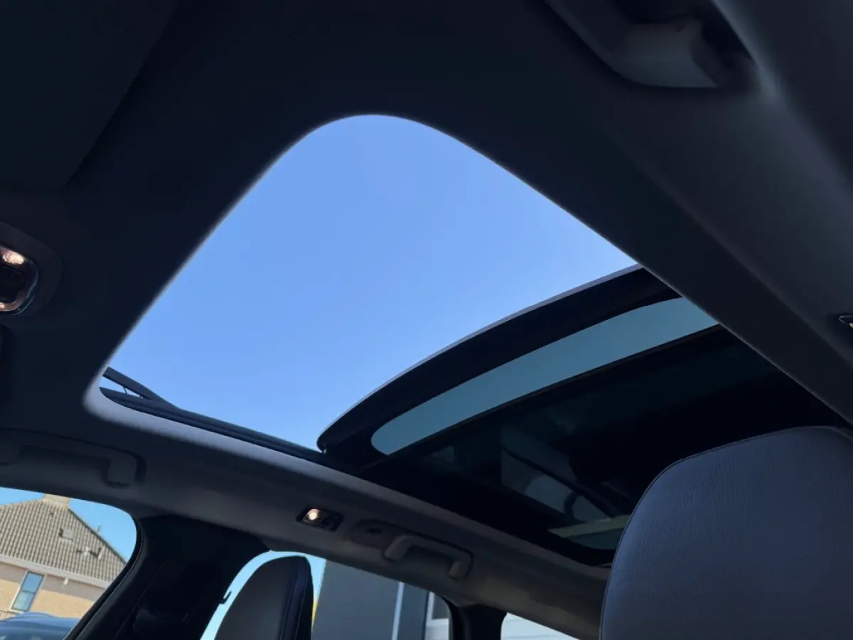 2.0 T8 AWD PLUG-IN HYBRIDE / MOMENTUM / Panoramadak / Lederen bekleding / AppleCarplay / Boekjes aanwezig.
