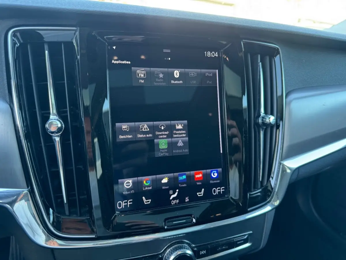 2.0 T8 AWD PLUG-IN HYBRIDE / MOMENTUM / Panoramadak / Lederen bekleding / AppleCarplay / Boekjes aanwezig.