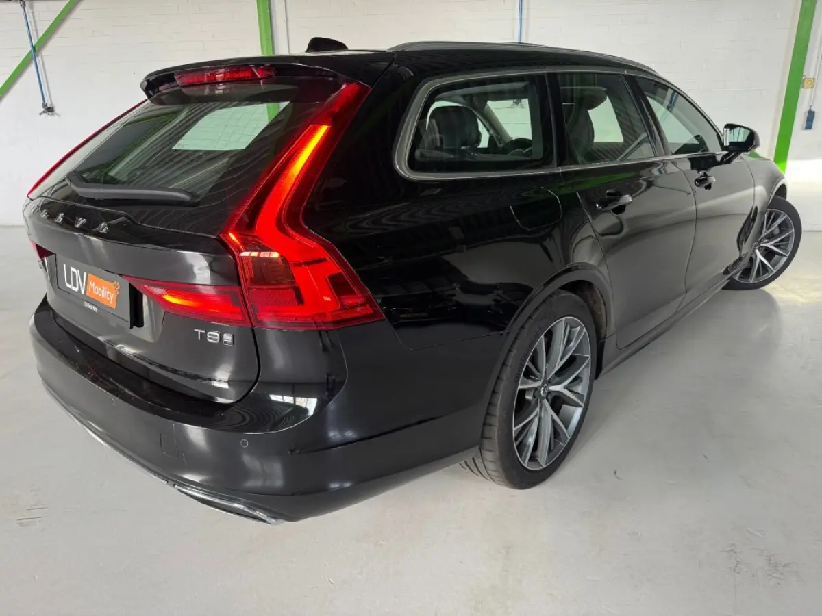 2.0 T8 AWD PLUG-IN HYBRIDE / MOMENTUM / Panoramadak / Lederen bekleding / AppleCarplay / Boekjes aanwezig.
